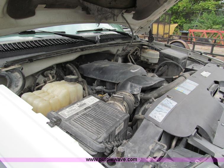 image for item C2388 2003 Chevrolet Silverado 2500 HD service truck