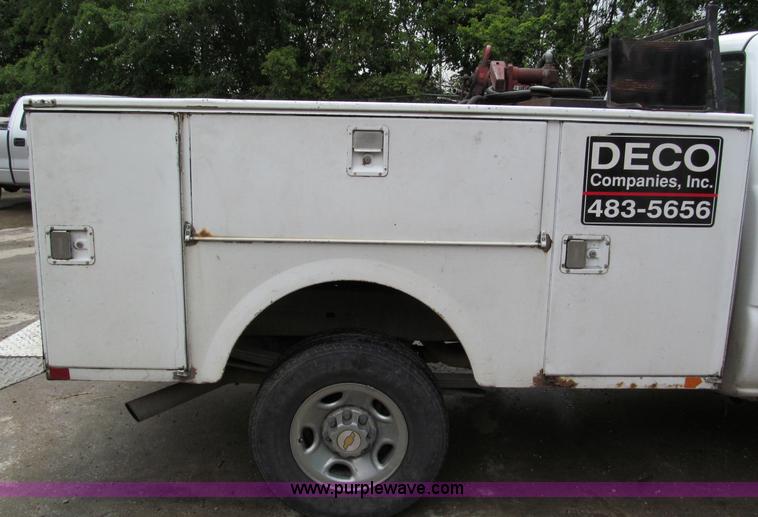 image for item C2388 2003 Chevrolet Silverado 2500 HD service truck