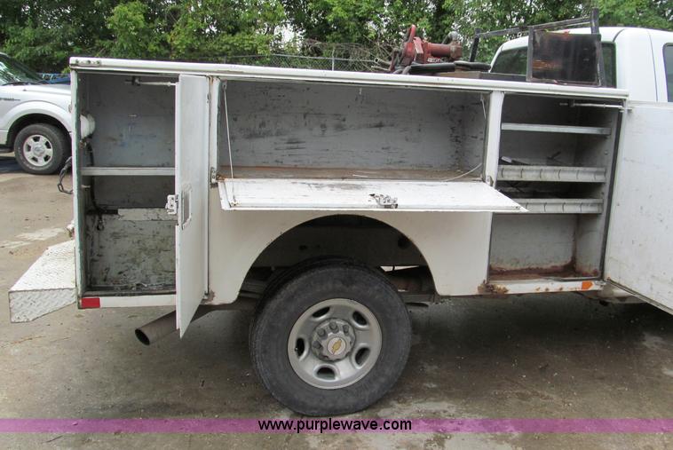 image for item C2388 2003 Chevrolet Silverado 2500 HD service truck