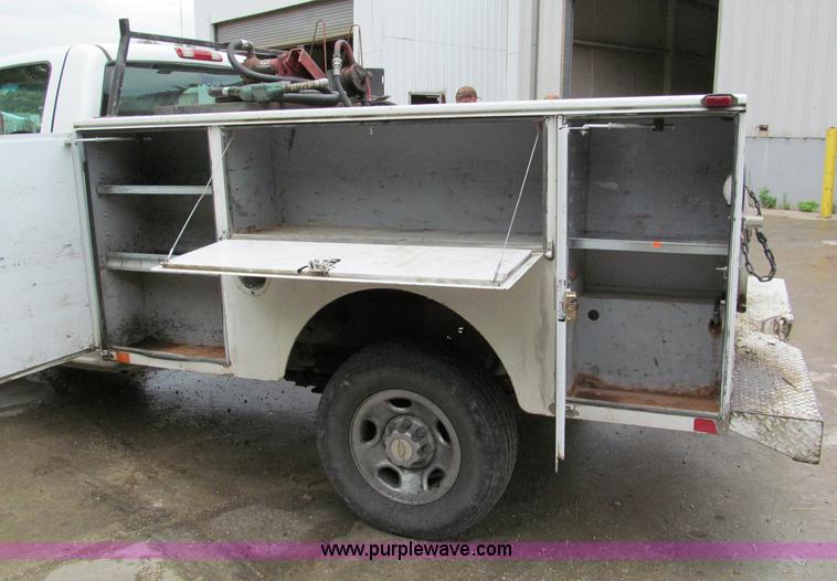 image for item C2388 2003 Chevrolet Silverado 2500 HD service truck