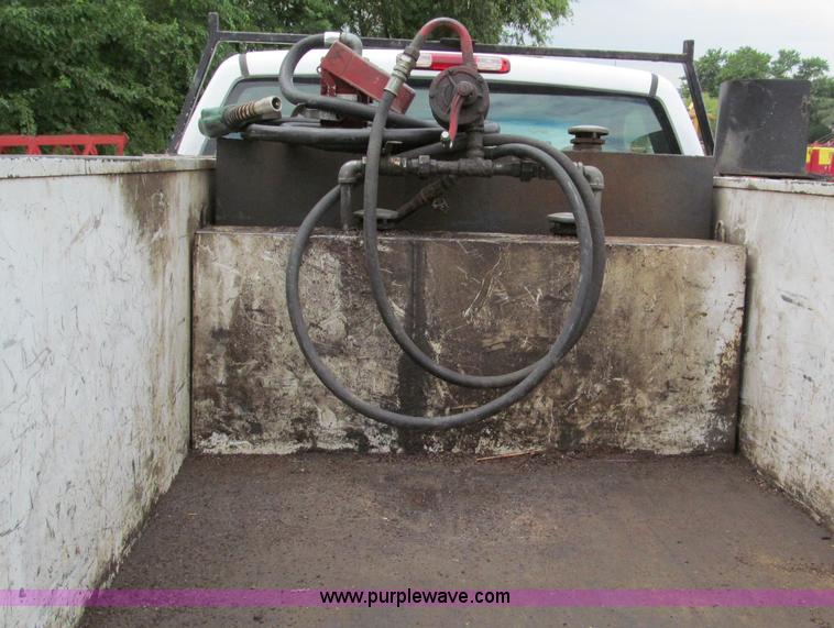 image for item C2388 2003 Chevrolet Silverado 2500 HD service truck