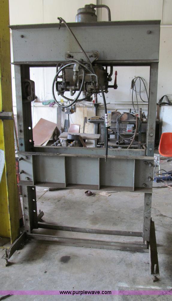 image for item C2398 Dake 6-475 70 ton shop press