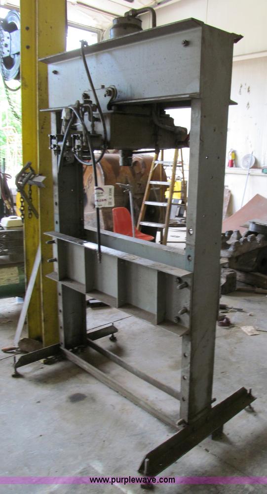 image for item C2398 Dake 6-475 70 ton shop press