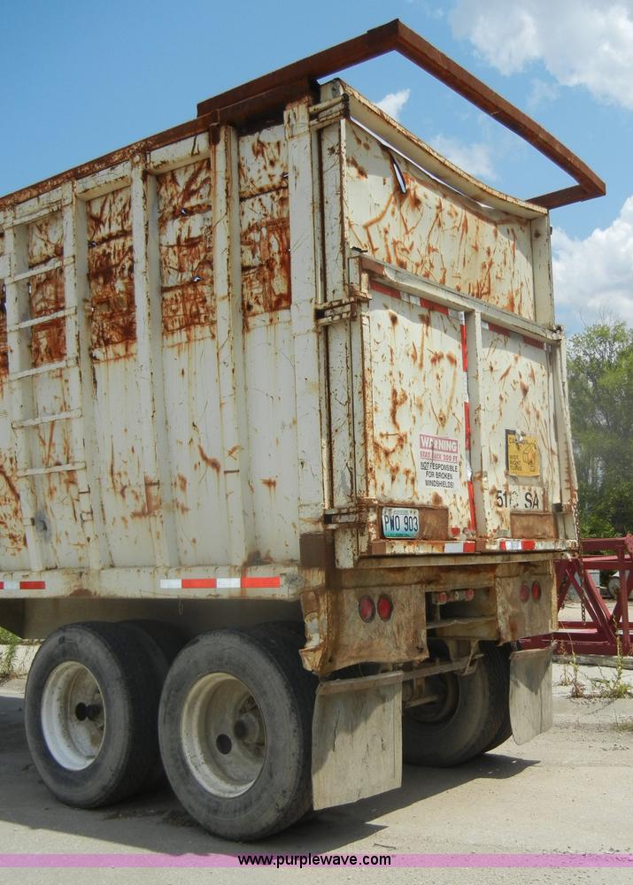 image for item D4166 1972 Heil 38' ejector trailer