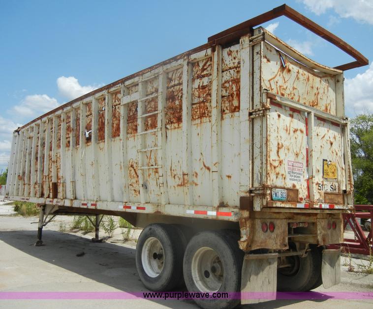 image for item D4166 1972 Heil 38' ejector trailer