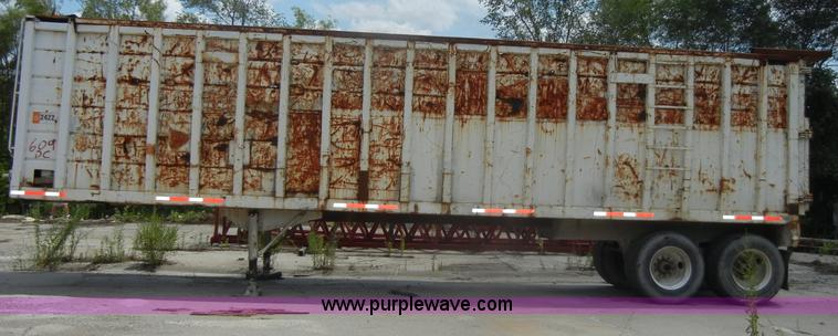 image for item D4166 1972 Heil 38' ejector trailer