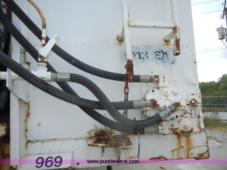 image for item D4166 1972 Heil 38' ejector trailer