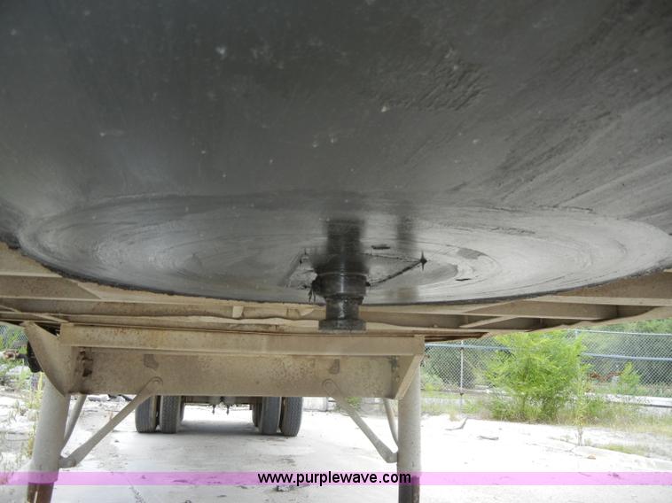 image for item D4166 1972 Heil 38' ejector trailer