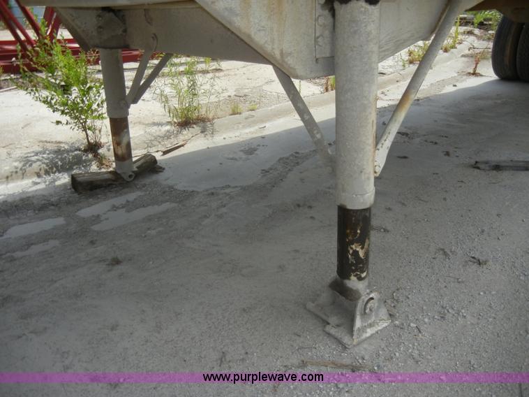 image for item D4166 1972 Heil 38' ejector trailer