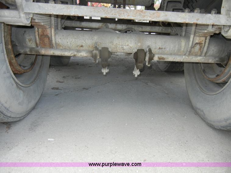 image for item D4166 1972 Heil 38' ejector trailer