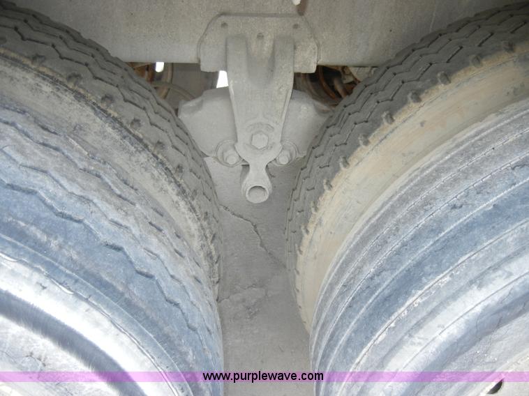 image for item D4166 1972 Heil 38' ejector trailer