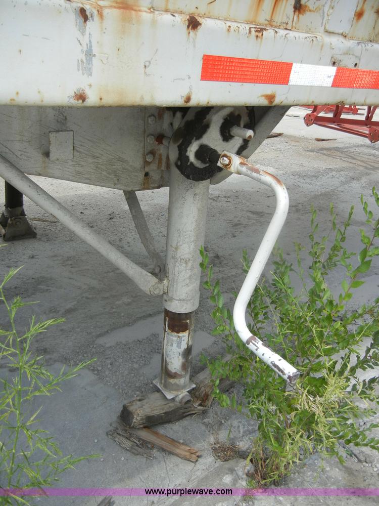 image for item D4166 1972 Heil 38' ejector trailer