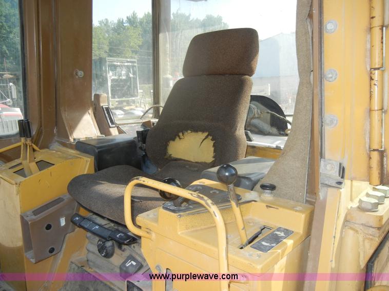 image for item D4169 1995 Caterpillar 963B track loader