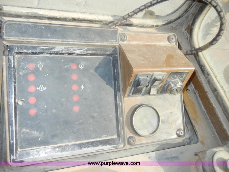 image for item D4169 1995 Caterpillar 963B track loader