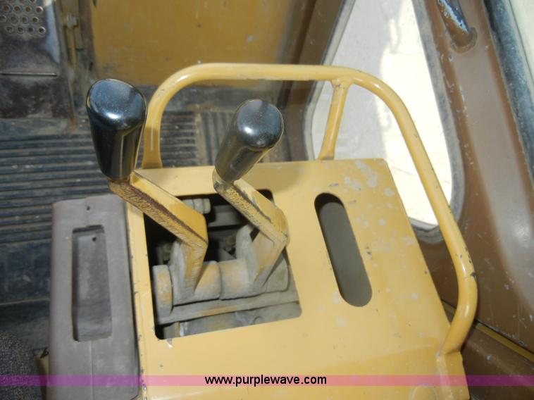 image for item D4169 1995 Caterpillar 963B track loader