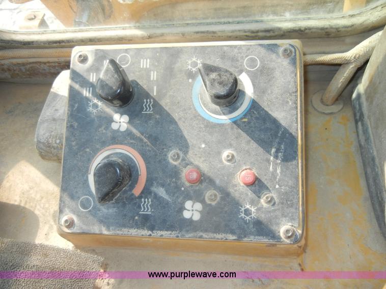 image for item D4169 1995 Caterpillar 963B track loader