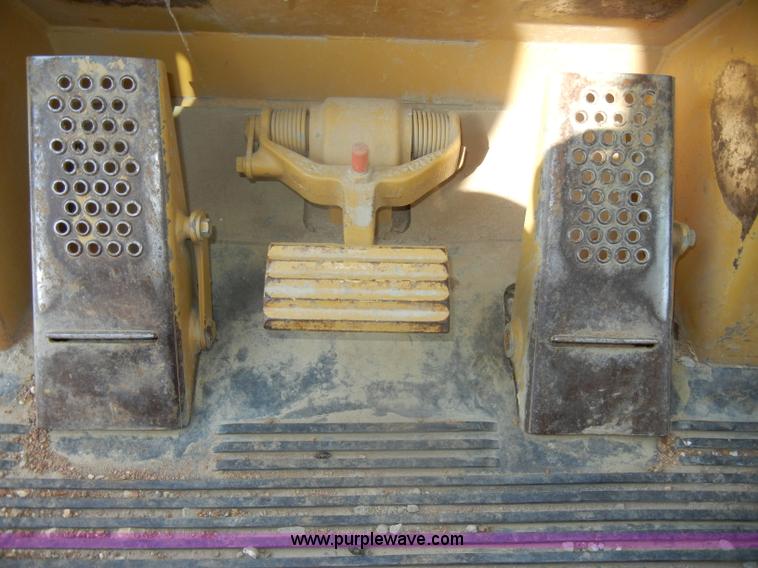 image for item D4169 1995 Caterpillar 963B track loader