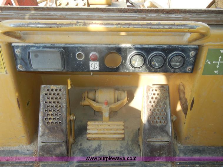 image for item D4169 1995 Caterpillar 963B track loader