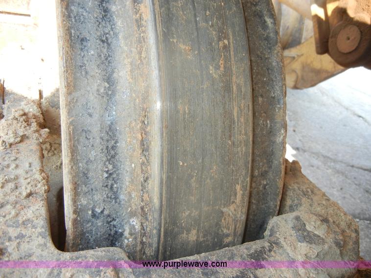 image for item D4169 1995 Caterpillar 963B track loader