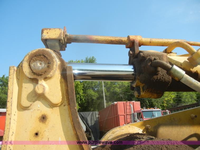 image for item D4169 1995 Caterpillar 963B track loader