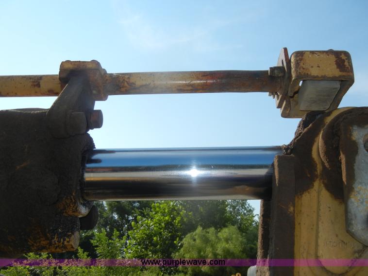 image for item D4169 1995 Caterpillar 963B track loader