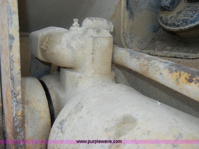 image for item D4169 1995 Caterpillar 963B track loader