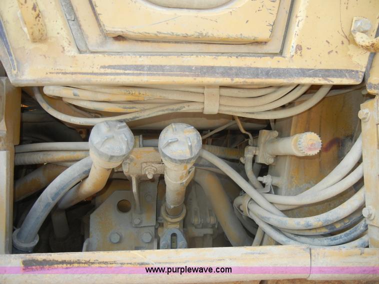 image for item D4169 1995 Caterpillar 963B track loader