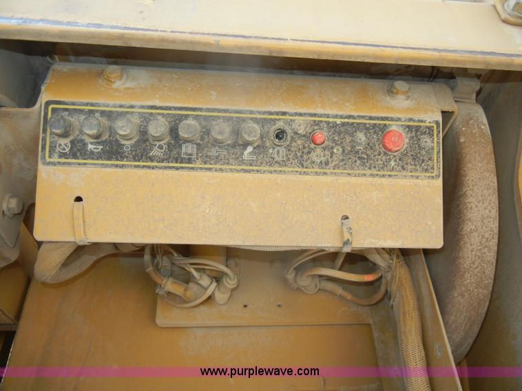 image for item D4169 1995 Caterpillar 963B track loader