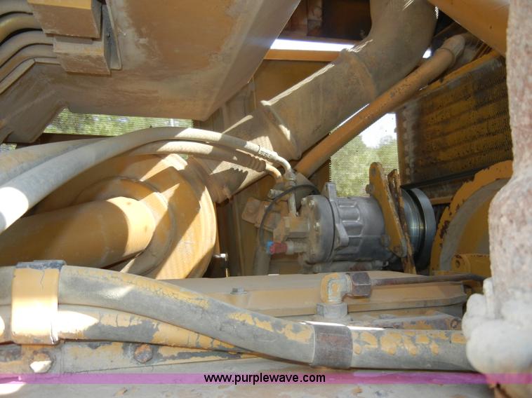 image for item D4169 1995 Caterpillar 963B track loader