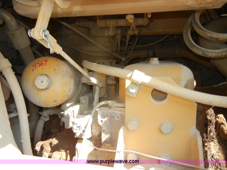 image for item D4169 1995 Caterpillar 963B track loader