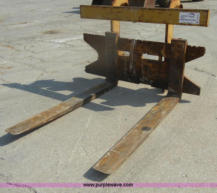 image for item D4171 Caterpillar quick attach forks
