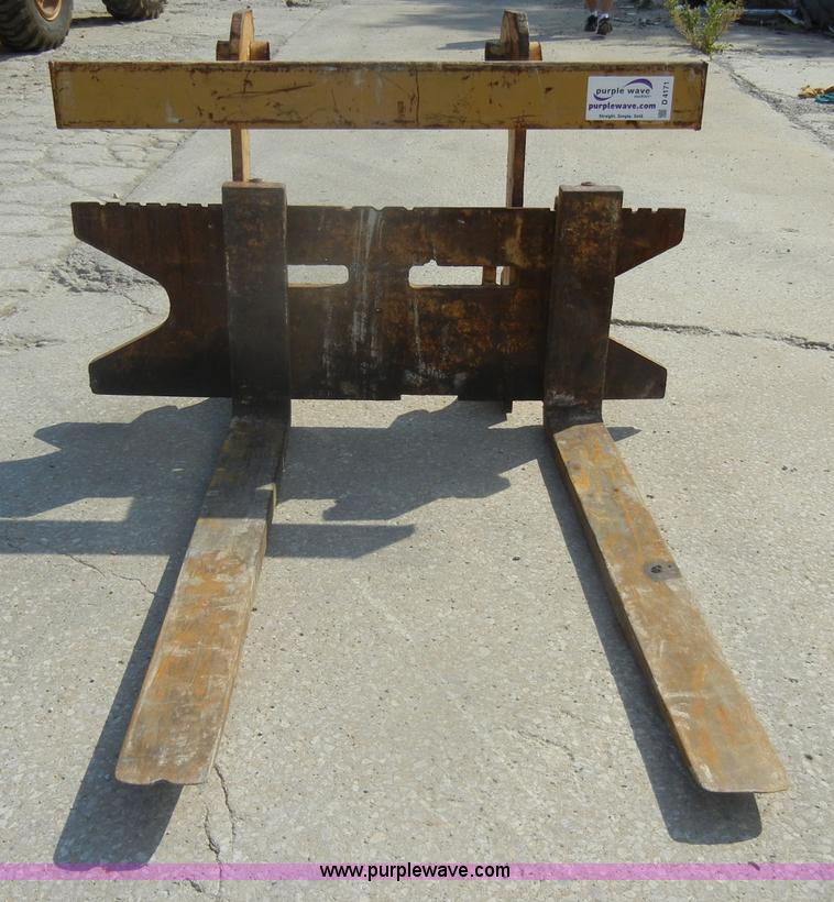 image for item D4171 Caterpillar quick attach forks