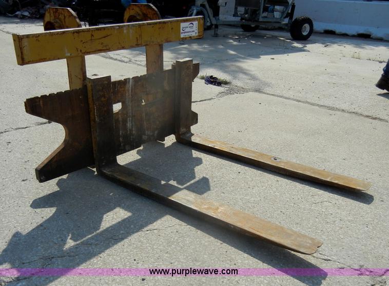 image for item D4171 Caterpillar quick attach forks