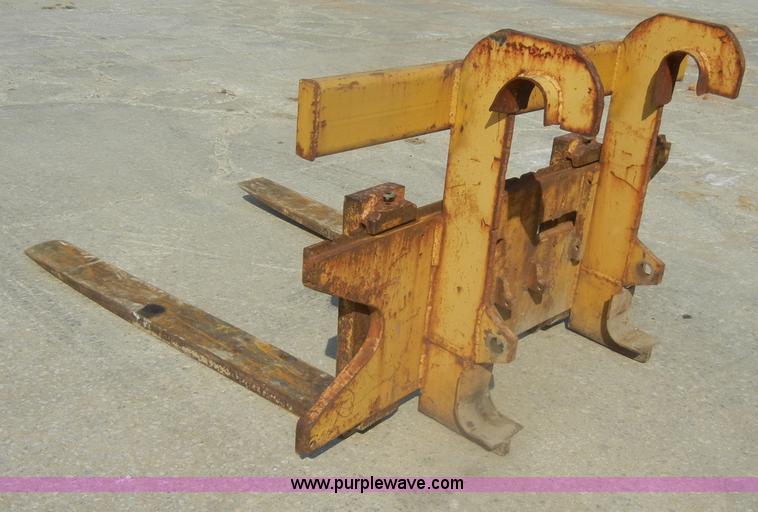 image for item D4171 Caterpillar quick attach forks