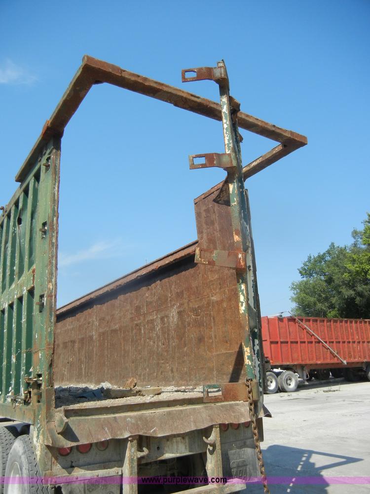 image for item D4173 1993 Steco 41' ejector trailer