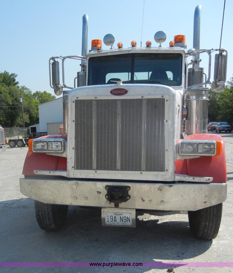 image for item D4174 2005 Peterbilt 379 triple axle semi truck