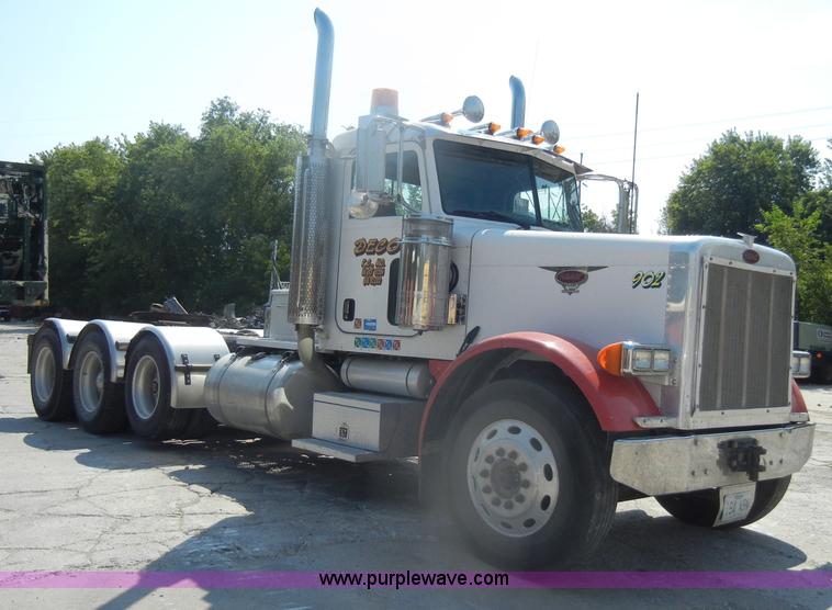 image for item D4174 2005 Peterbilt 379 triple axle semi truck