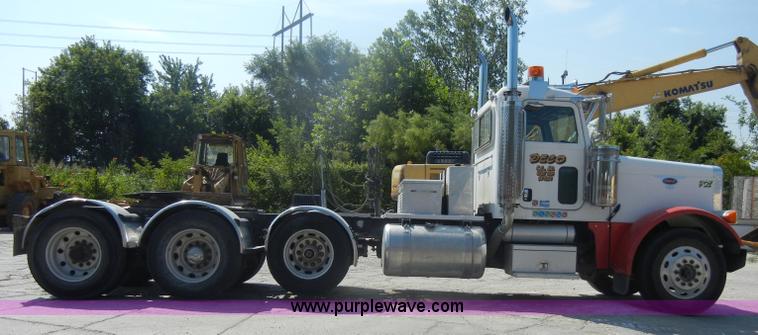 image for item D4174 2005 Peterbilt 379 triple axle semi truck