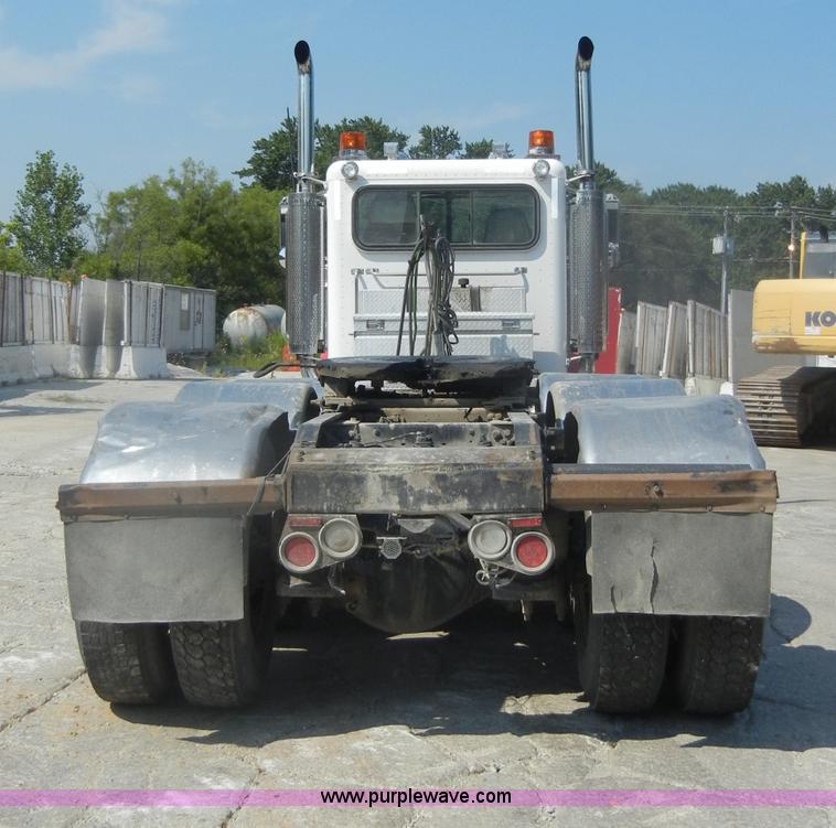 image for item D4174 2005 Peterbilt 379 triple axle semi truck