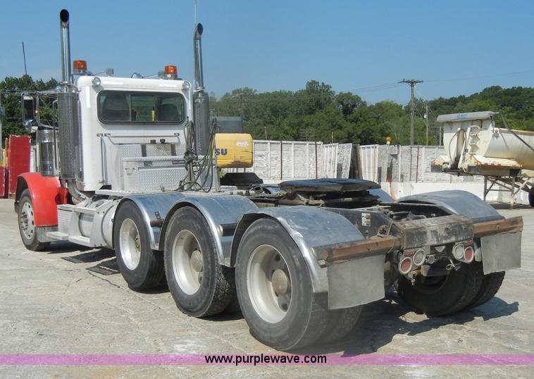 image for item D4174 2005 Peterbilt 379 triple axle semi truck