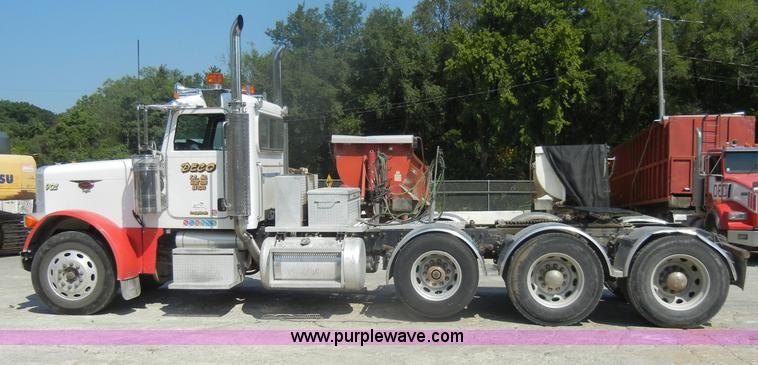 image for item D4174 2005 Peterbilt 379 triple axle semi truck