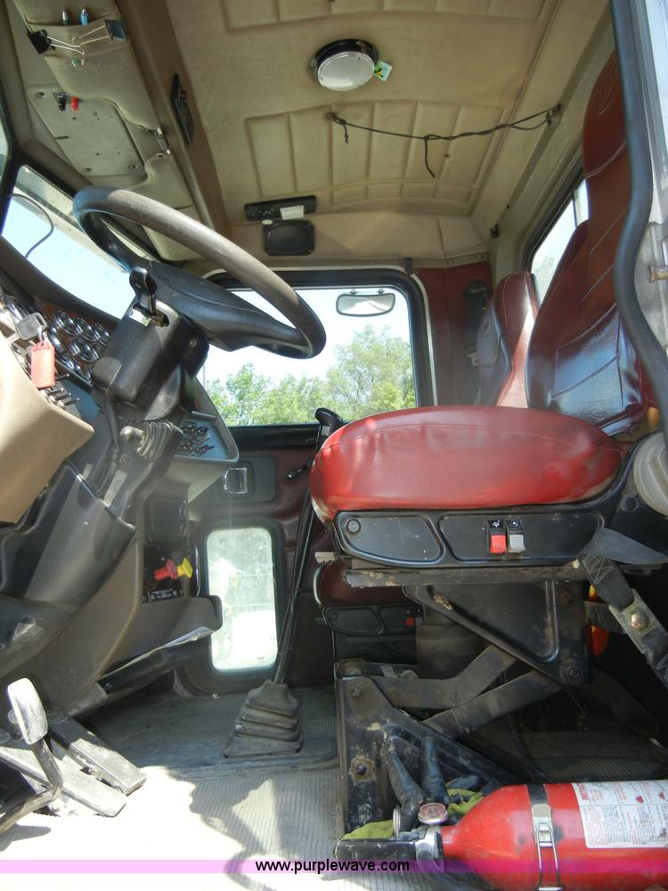 image for item D4174 2005 Peterbilt 379 triple axle semi truck