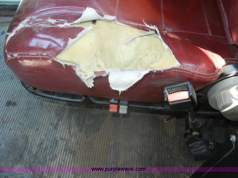 image for item D4174 2005 Peterbilt 379 triple axle semi truck