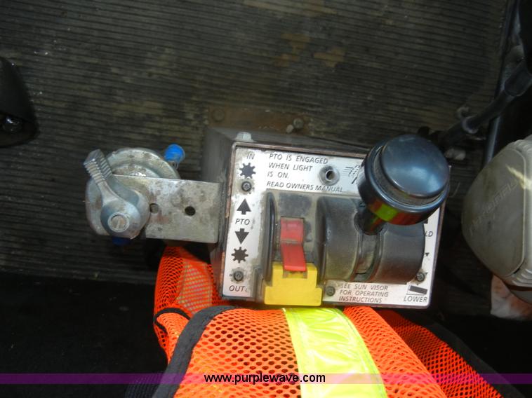 image for item D4174 2005 Peterbilt 379 triple axle semi truck