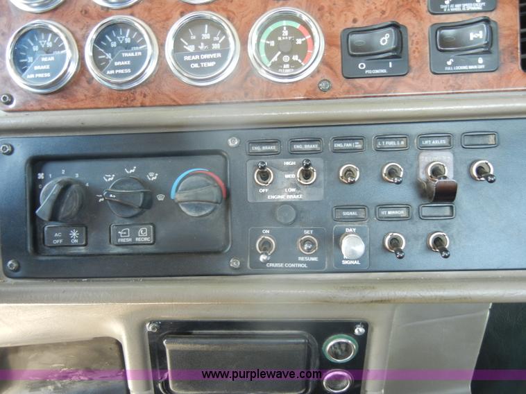 image for item D4174 2005 Peterbilt 379 triple axle semi truck