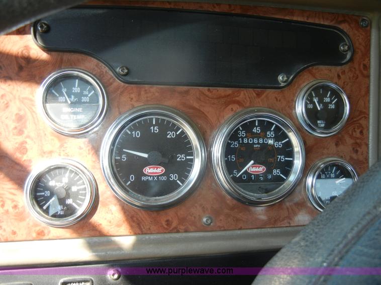 image for item D4174 2005 Peterbilt 379 triple axle semi truck