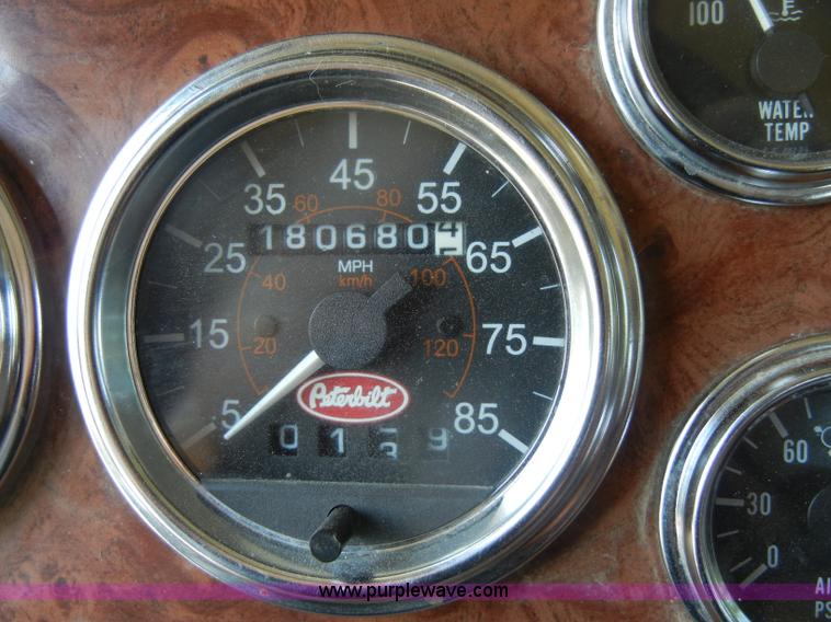 image for item D4174 2005 Peterbilt 379 triple axle semi truck