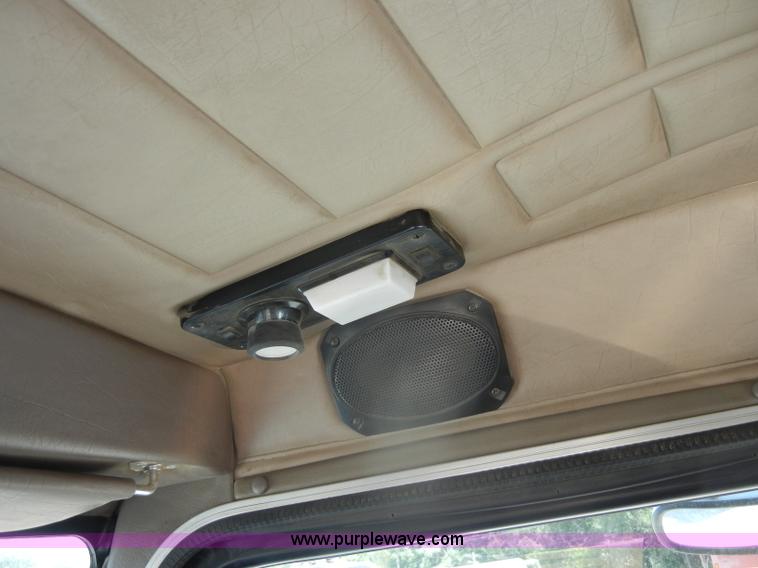 image for item D4174 2005 Peterbilt 379 triple axle semi truck