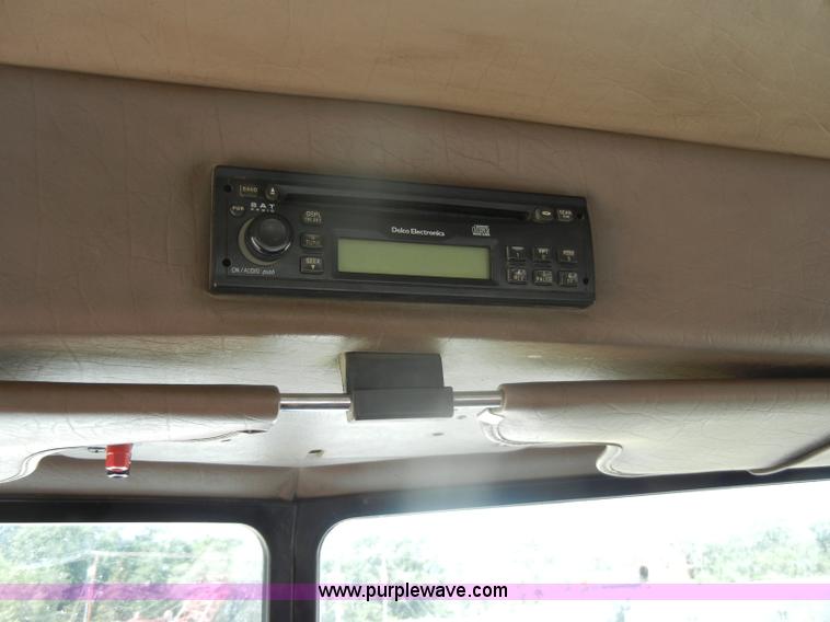 image for item D4174 2005 Peterbilt 379 triple axle semi truck