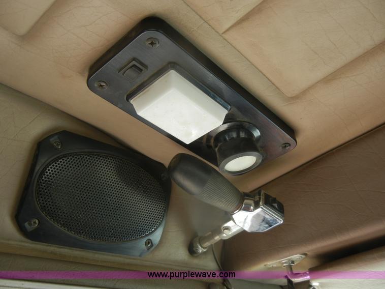 image for item D4174 2005 Peterbilt 379 triple axle semi truck